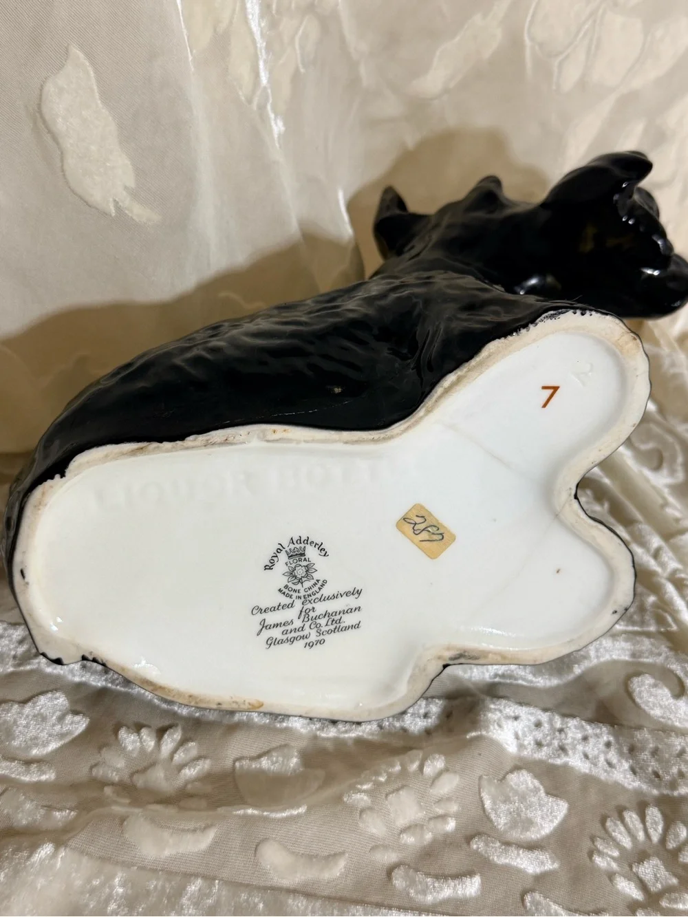 Vintage 1970 Black and White Scotch Whisky Black Scottie Dog Decanter EMPTY